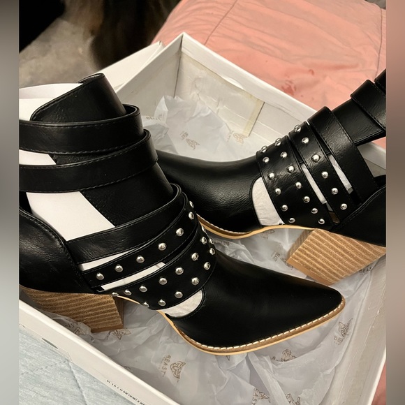NWT Beast fashion cutout boots - Picture 2 of 8